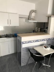 Kuchyň nebo kuchyňský kout v ubytování West Coast Peniche + 26 fotografií