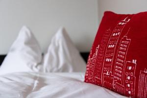Ένα ή περισσότερα κρεβάτια σε δωμάτιο στο Hotel Bauernhof - Self Check-In Hotel
