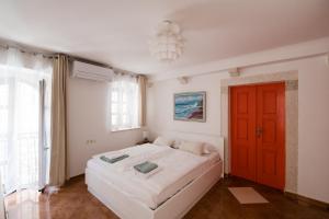 Postel nebo postele na pokoji v ubytování Apartment Teatar