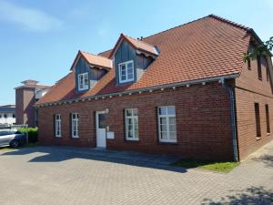 a red brick house with a red roof at Maisionette Wohnung im Hafenmeisterhaus Lauterbach in Lauterbach