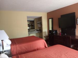Kuchyň nebo kuchyňský kout v ubytování Super 8 by Wyndham Tulsa