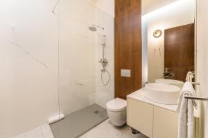 Ein Badezimmer in der Unterkunft Gallery Townhouse & Home
