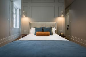 Ein Bett oder Betten in einem Zimmer der Unterkunft Gallery Townhouse & Home