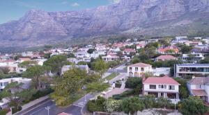 an aerial view of a town with a mountain in the background at De Tafelberg Guesthouse in Cape Town