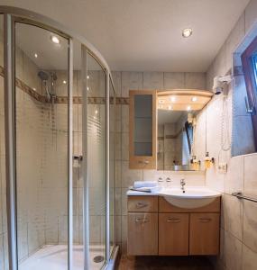 Kylpyhuone majoituspaikassa Landhaus Gasser