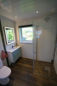 Kylpyhuone majoituspaikassa Lofoten panoramic luxury home with sauna