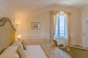 Postel nebo postele na pokoji v ubytování Grand Hotel Excelsior Vittoria