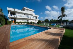 The swimming pool at or close to Relais Lo Stagnone