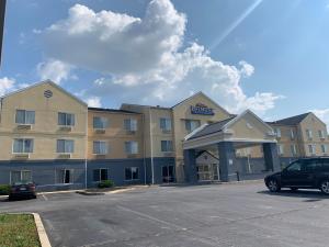 a hotel with a car parked in a parking lot at Baymont by Wyndham Chambersburg in Chambersburg
