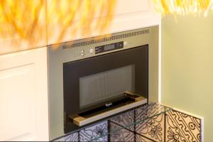 a fireplace in a kitchen with a wall at Les appartements chics du Vieux-Port in Marseille
