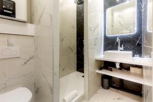 a bathroom with a shower and a toilet and a sink at Les appartements chics du Vieux-Port in Marseille