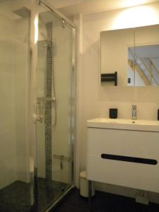 ห้องน้ำของ Apartment Lille - Proche métro - Stationnement gratuit