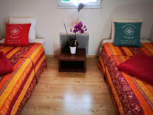 two beds sitting next to each other in a room at Gîtes "Le Clos de La Baie" in Paimpol