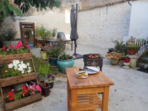 صورة لـ La Miramboise, chambres et table d hôtes في ميرامبو