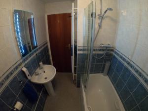 A bathroom at Anchor Cottage 