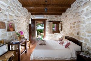Postel nebo postele na pokoji v ubytování Yiannis Retreat