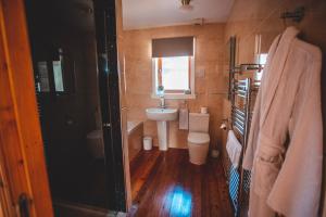 Ένα μπάνιο στο Moorpark Cottages +19 φωτογραφίες