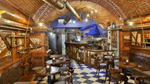 Lounge nebo bar v ubytování Oysters & Bubbles Gastro Hotel. Rynok square