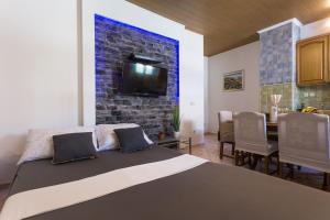 Μια τηλεόραση ή/και κέντρο ψυχαγωγίας στο Apartman Ikar