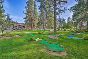 Gallery image of Bend Condo with Deck, Resort-Style Amenities and Views! in Bend