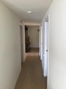 Zdjęcie z galerii obiektu LUXURY front the BEACH PRINCIPADO w mieście Benidorm