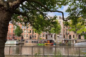 アムステルダムにあるNL ホテル ディストリクト ライツェプレインのギャラリーの写真