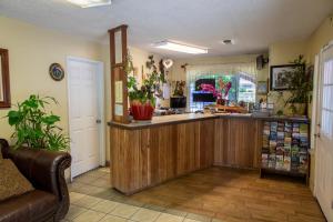 a kitchen with a counter in a room at Sis Q Inn in Weed