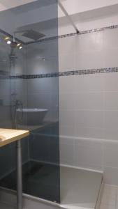 O baie la Appartement proche de la mer Ty Manganao +53 fotografii