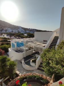 Gallery image of Porto Sikinos Hotel in Alopronia
