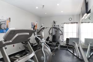 a gym with tread machines and a treadmill at Baymont by Wyndham Morton in Morton