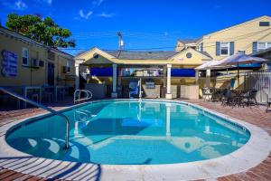 a large swimming pool in front of a house at Coronado Inn in San Diego