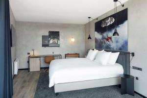 Radisson RED Aarhus客房内的一张或多张床位