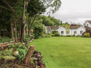 a yard with a house in the background at Quiet Waters Cottage in Coleraine