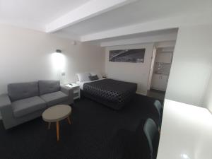Posezení v ubytování Charles Sturt Motor Inn