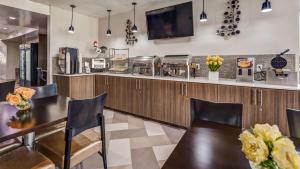 a restaurant with a table and chairs and a counter at Best Western Plus Heritage Inn Houston in Houston