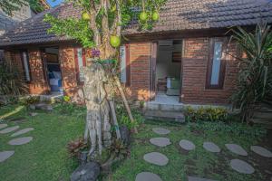 Ein Garten an der Unterkunft Tirta Bali Villa