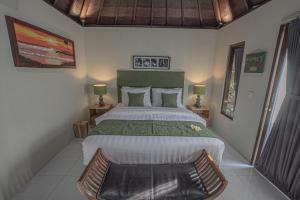Ein Bett oder Betten in einem Zimmer der Unterkunft Tirta Bali Villa