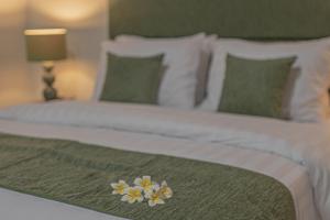 Ein Bett oder Betten in einem Zimmer der Unterkunft Tirta Bali Villa