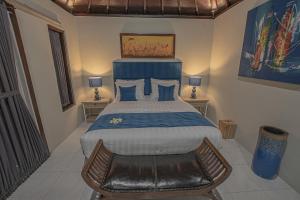 Ein Bett oder Betten in einem Zimmer der Unterkunft Tirta Bali Villa