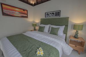 Ein Bett oder Betten in einem Zimmer der Unterkunft Tirta Bali Villa