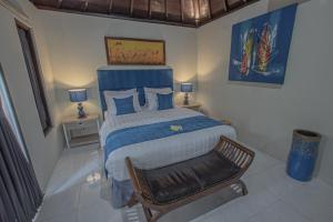 Ein Bett oder Betten in einem Zimmer der Unterkunft Tirta Bali Villa