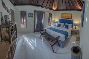 Ein Bett oder Betten in einem Zimmer der Unterkunft Tirta Bali Villa