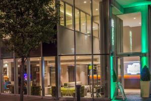 Budova, kde se hotel nachází + 55 fotografií