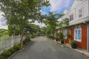 El barrio en el que está el hotel o un barrio cercano