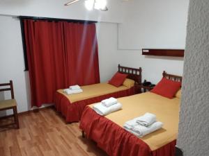 
a hotel room with two beds and two lamps at Hotel Aoma Mar del Plata in Mar del Plata
