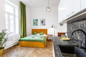 Ένα ή περισσότερα κρεβάτια σε δωμάτιο στο 2BCOMFY - Barlickiego