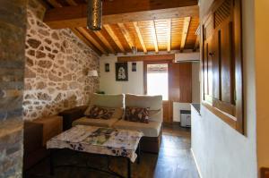 A seating area at Apartamentos A Fala en Trevejo y San Martin de Trevejo, Sierra de Gata