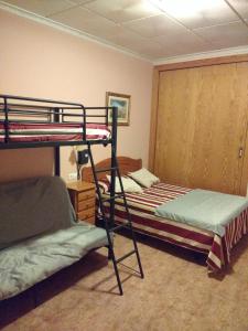 Łóżko lub łóżka w pokoju w obiekcie Hotel Mesón el Castillo