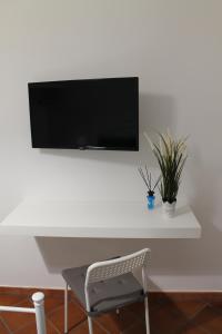 TV a/nebo společenská místnost v ubytování Il giardino di Artemide