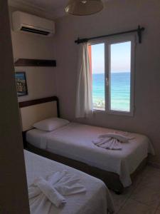 A bed or beds in a room at Ladies Beach Hotel